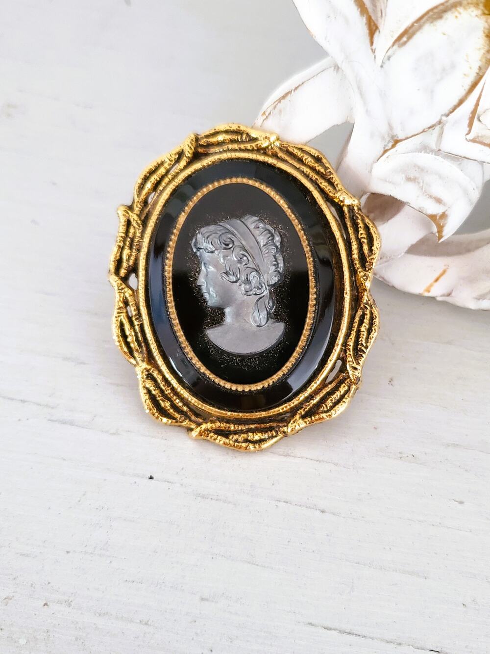 Vintage Gold tone Black Glass Cameo 2" Pin Brooch
